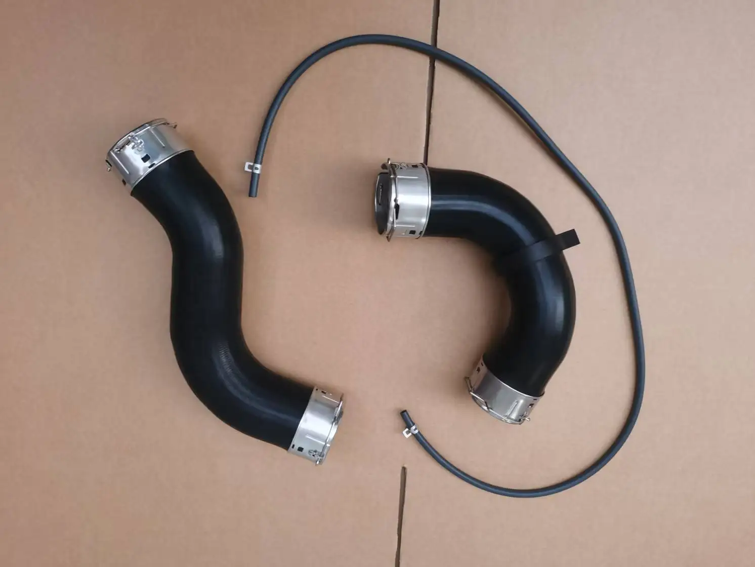 

17302-0E021 17341-0E021 Патрубок интеркулера для Toyota Hilux Fortuner 1GD-FTV 2.8L 2020-2023