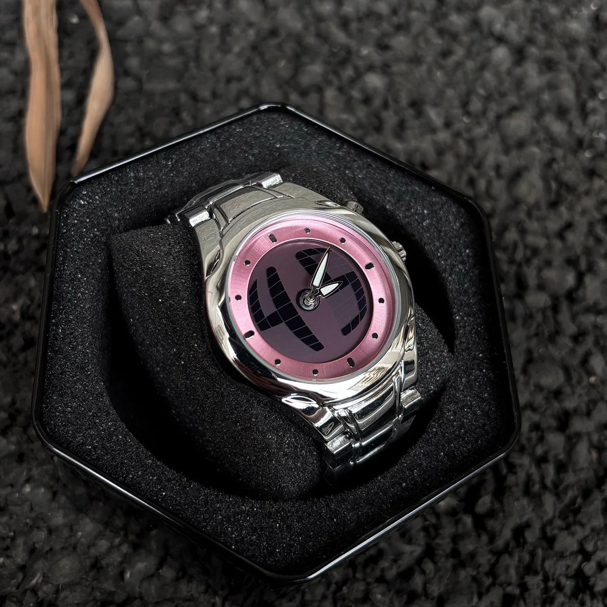 

The Y2k Millennium Dynamic Circular Lucky Number Display Men's Watch Is A Niche Men's Wristwatch
