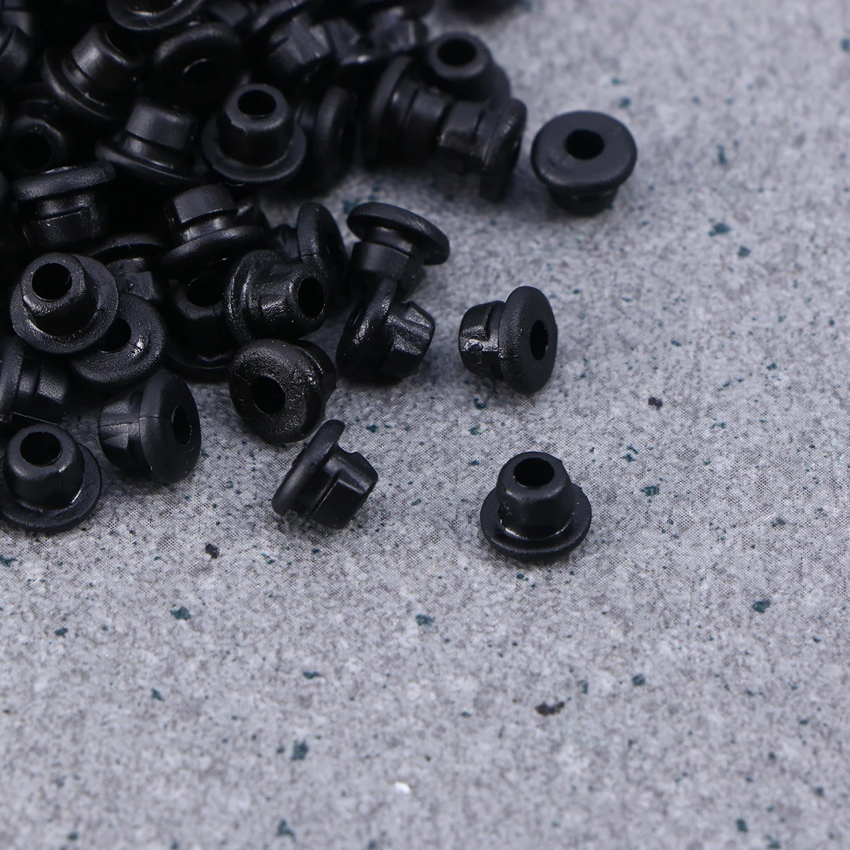 

100Pcs High Durability Silicone Machine Needle Grommets Keeps Needle Snug on Armature Bar Black Grommets Grommet