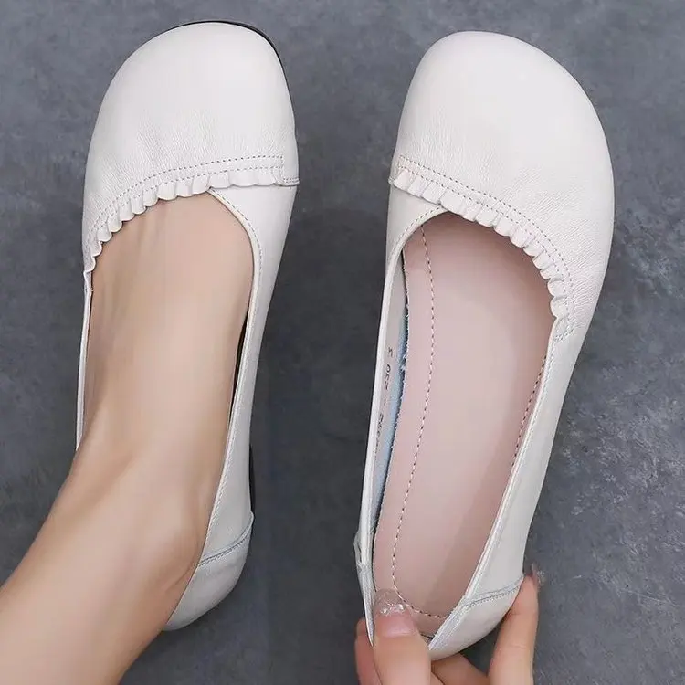 Elegant Women's Ruched Leather Ballet Flats, Comfortable Low-cut Slip-on Shoes, Casual Office Flats for Ladies image 4