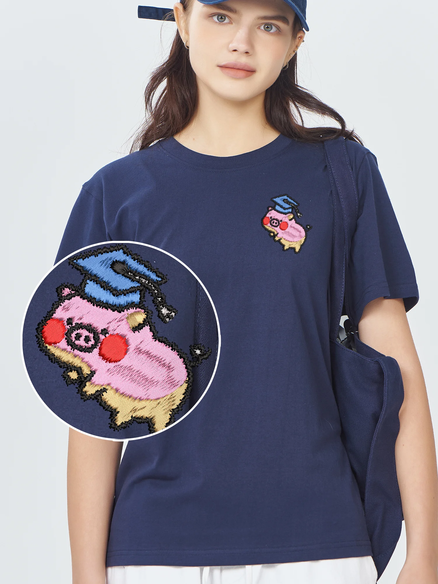 

Cute Pig Wearing Graduation Hat Graphic Embroidered Tee Cotton Unisex Men Women Loose Fit Streetwear Embroidery Tshirts​