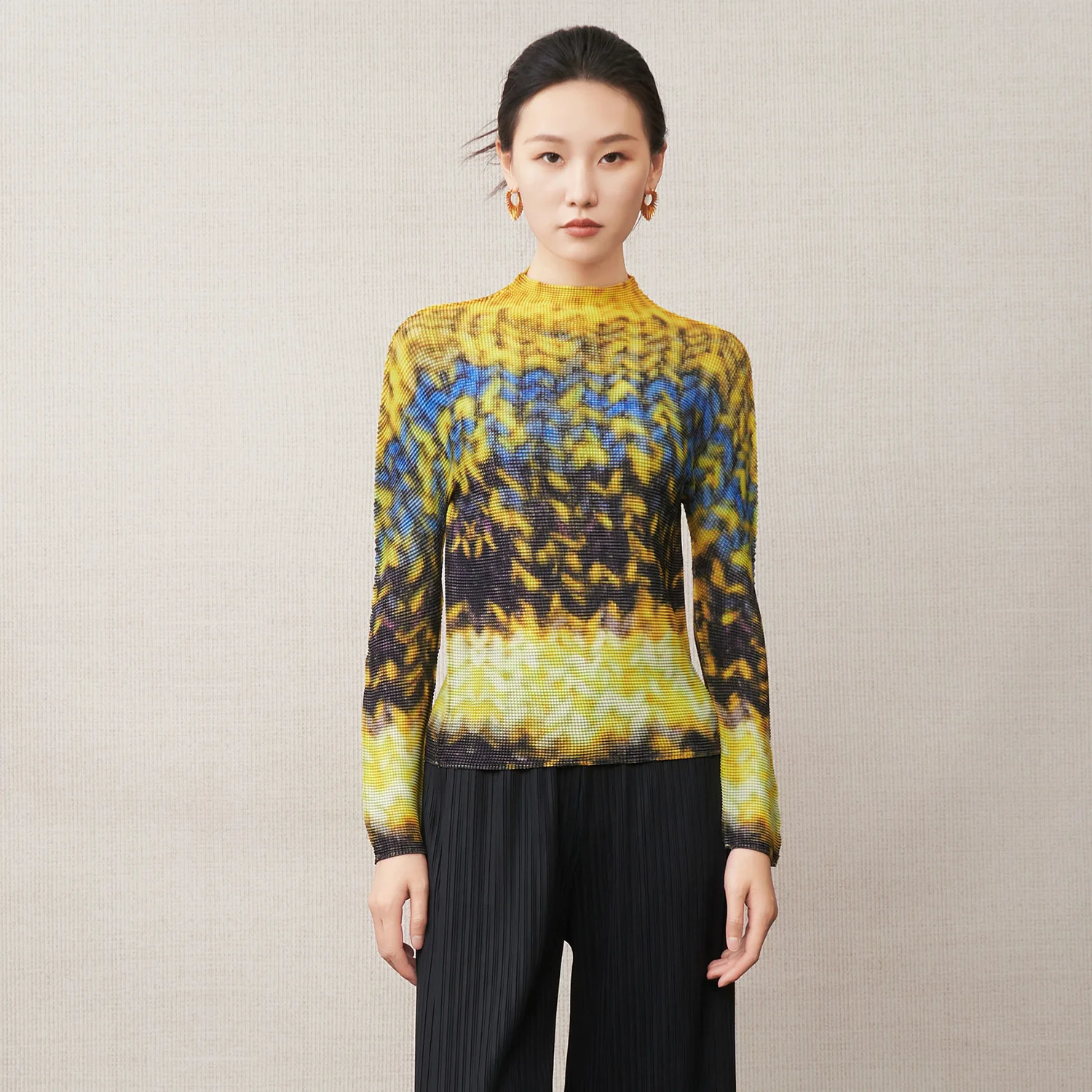 

Miyake Folds 2025 новая футболка с длинными рукавами, женская тонкая тонкая рубашка с принтом, темпераментная нижняя рубашка внутри, одежда для улицы