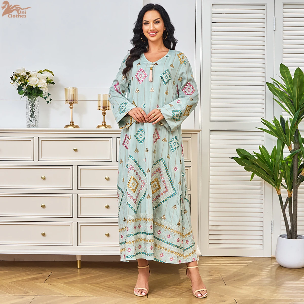 Uni فستان سهرة نسائي فاخر مطرز برقبة على شكل حرف v عباية عباية ترتر فساتين بنمط الأزهار 2025 #1