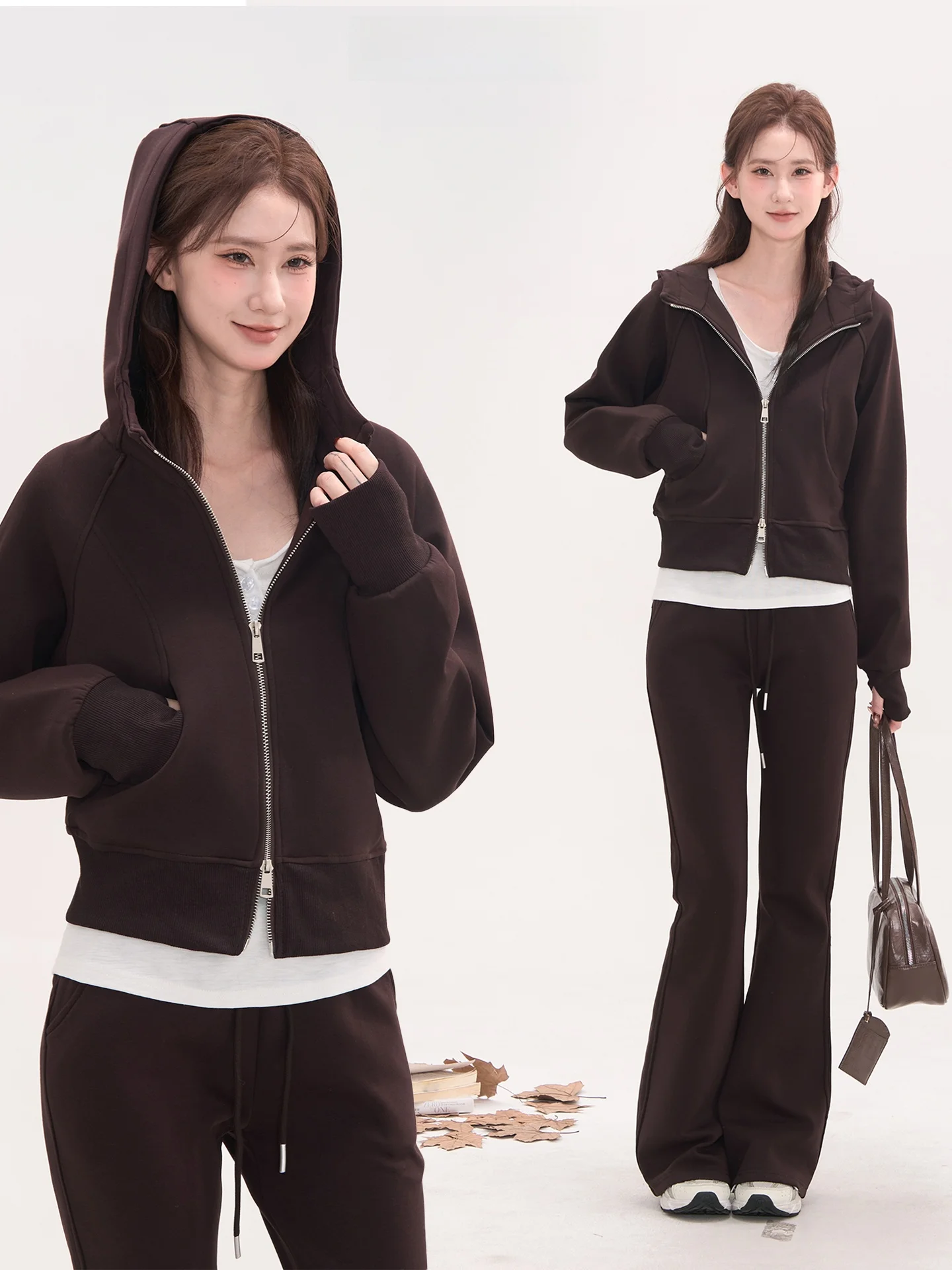 

Комплект из двух предметов для девочек: утепленная куртка с капюшоном и расклешенные брюки. Зимний повседневный костюм из комфортного полиэстера.