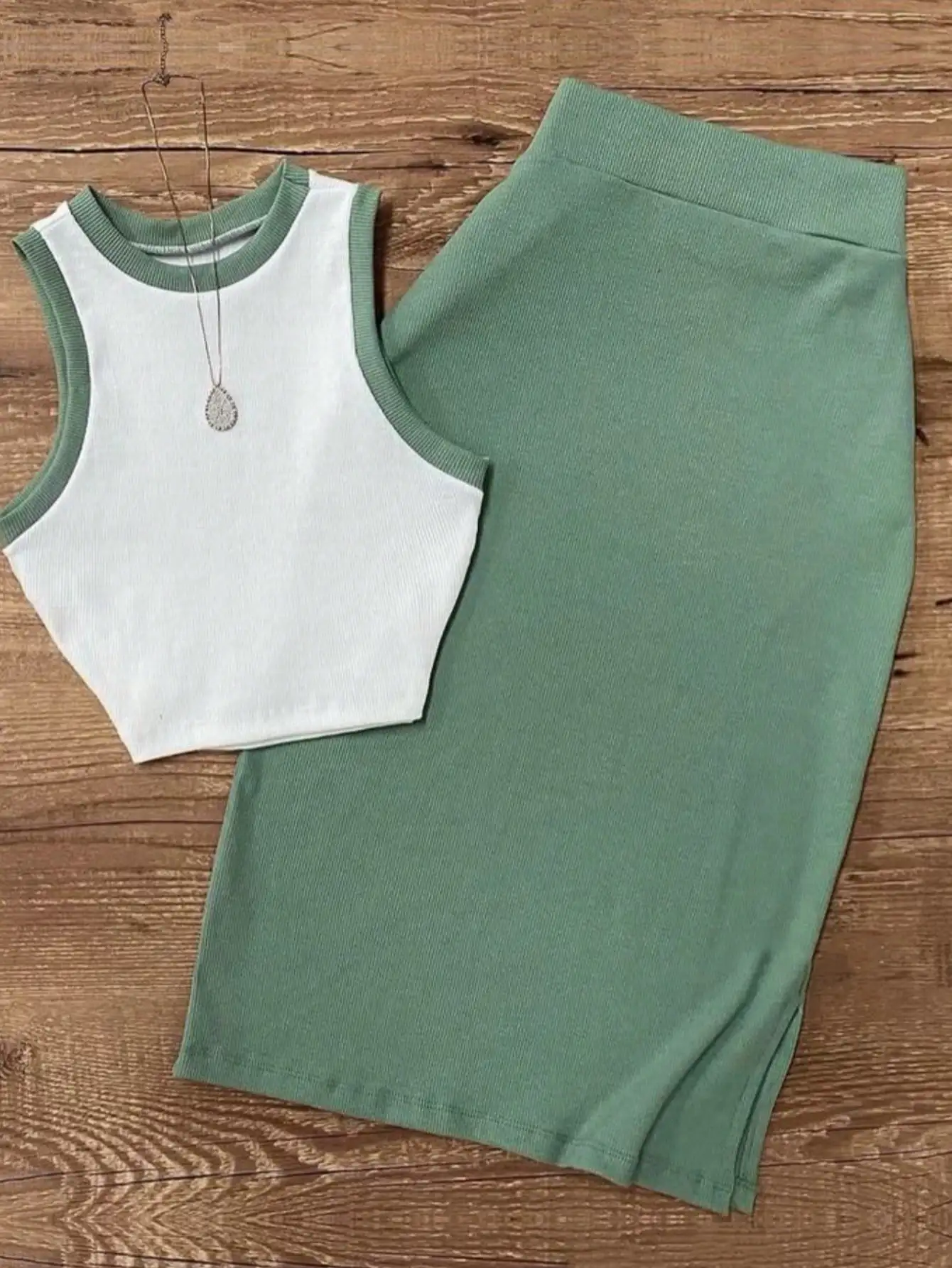 Set resort vintage da donna 2 pezzi: canotta bianca con finiture verdi e gonna lunga abbinata, primavera estate