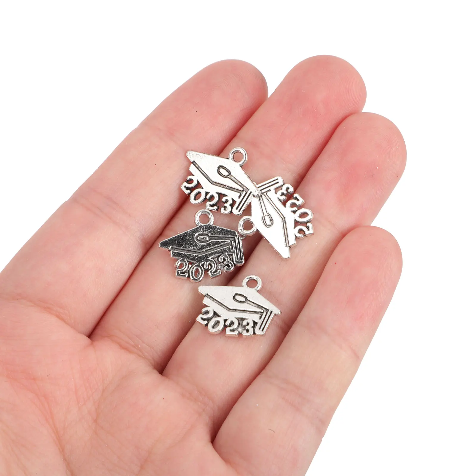 

200Pcs Vintage Alloy 2023 Grad Cap Charms Jewelry Accessories Craft Keychain Pendants Jewelry Making Supplies