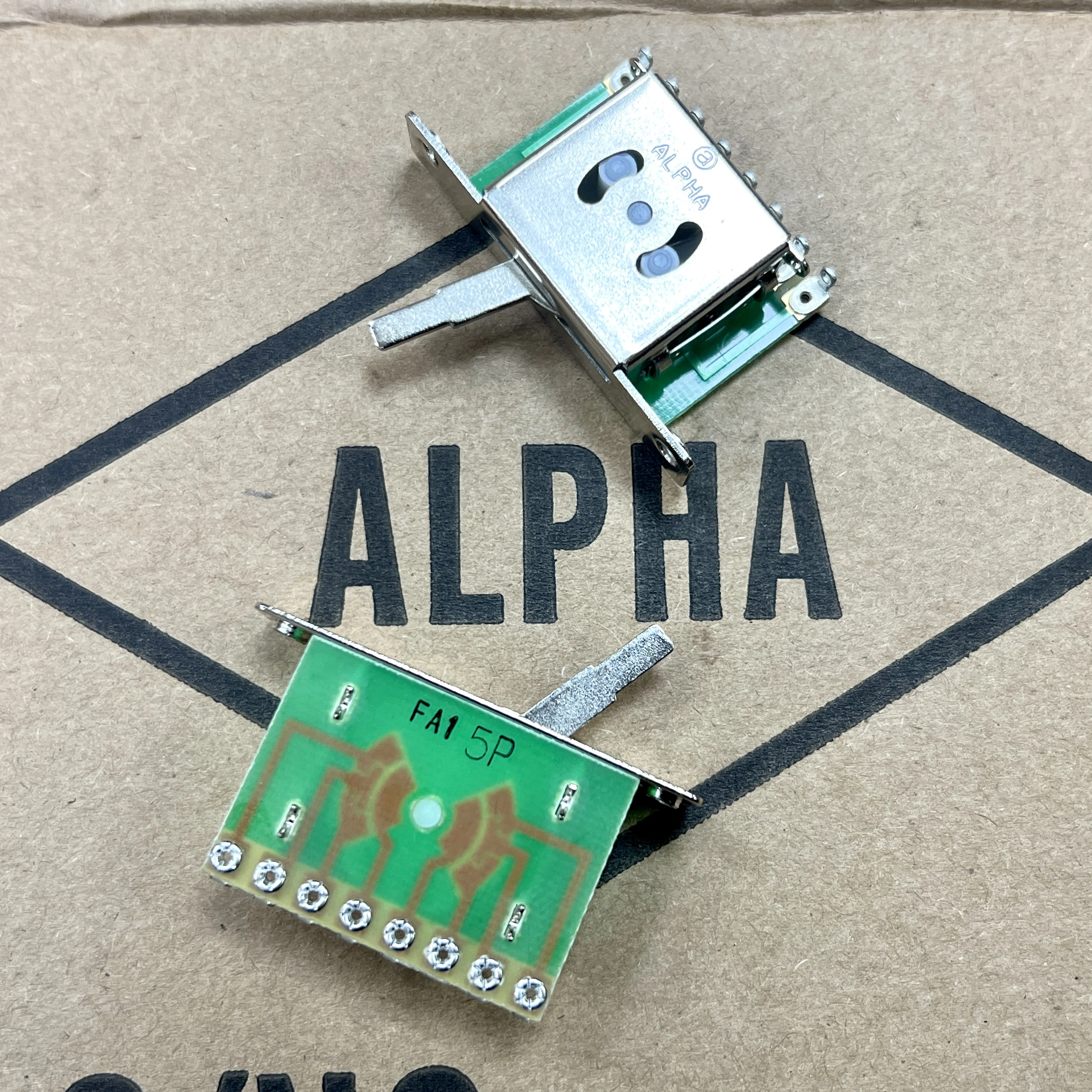 1 piece Taiwan ALPHA Falida Guitar Band Switch 5-speed Headless