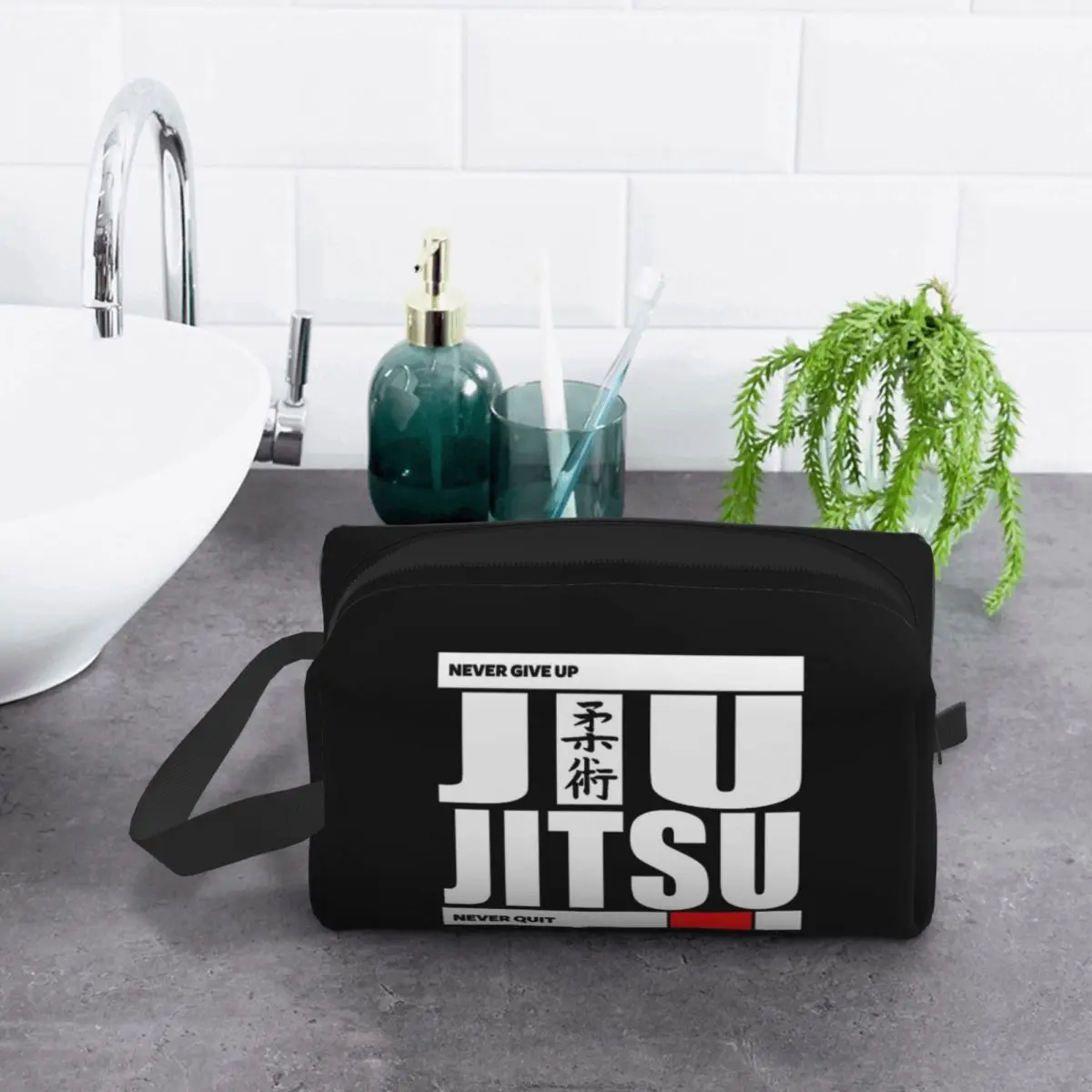 

Косметичка-органайзер Jiu Jitsu - Never Give Up Never Quit, дорожный несессер для хранения косметики и туалетных принадлежностей для женщин