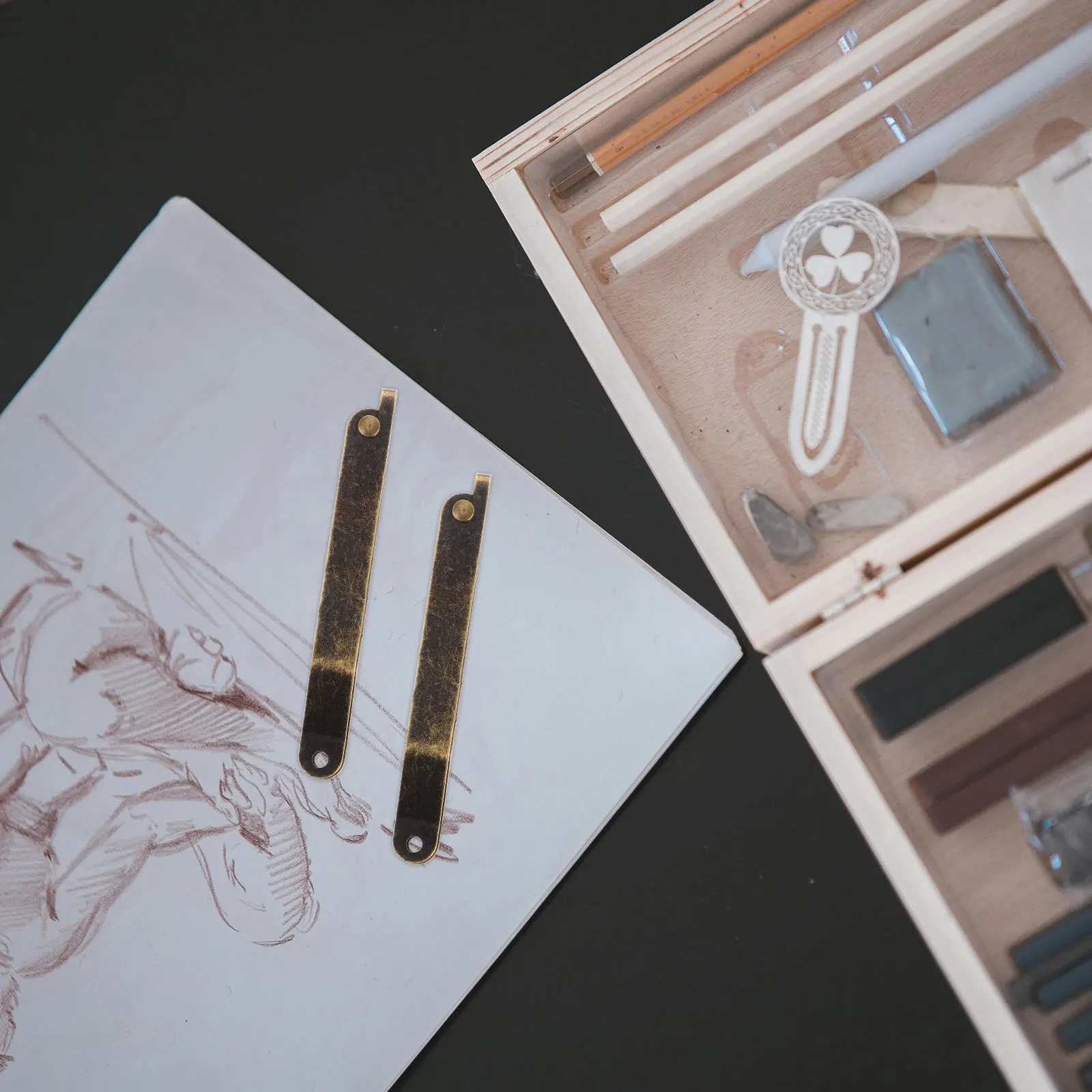 

1Set Vintage Iron Wooden Box Hinges Decorative Lid Supports for Jewelry Chest Craft Tool Box Hardware Lid Hinge