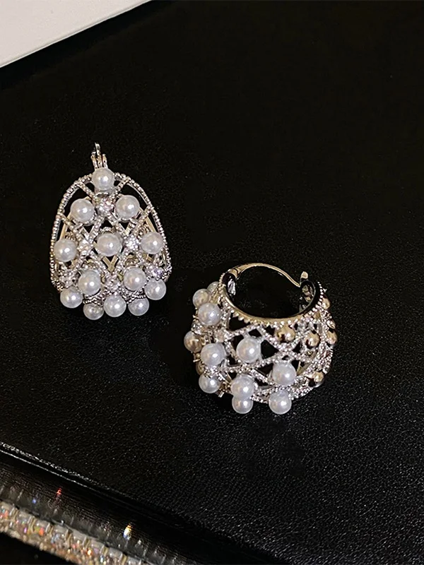 orecchini-a-perla-intagliati-da-donna-design-unico-per-un-pubblico-restrittivo-gioielli-eleganti-e-alla-moda-del-marchio-make＆kana