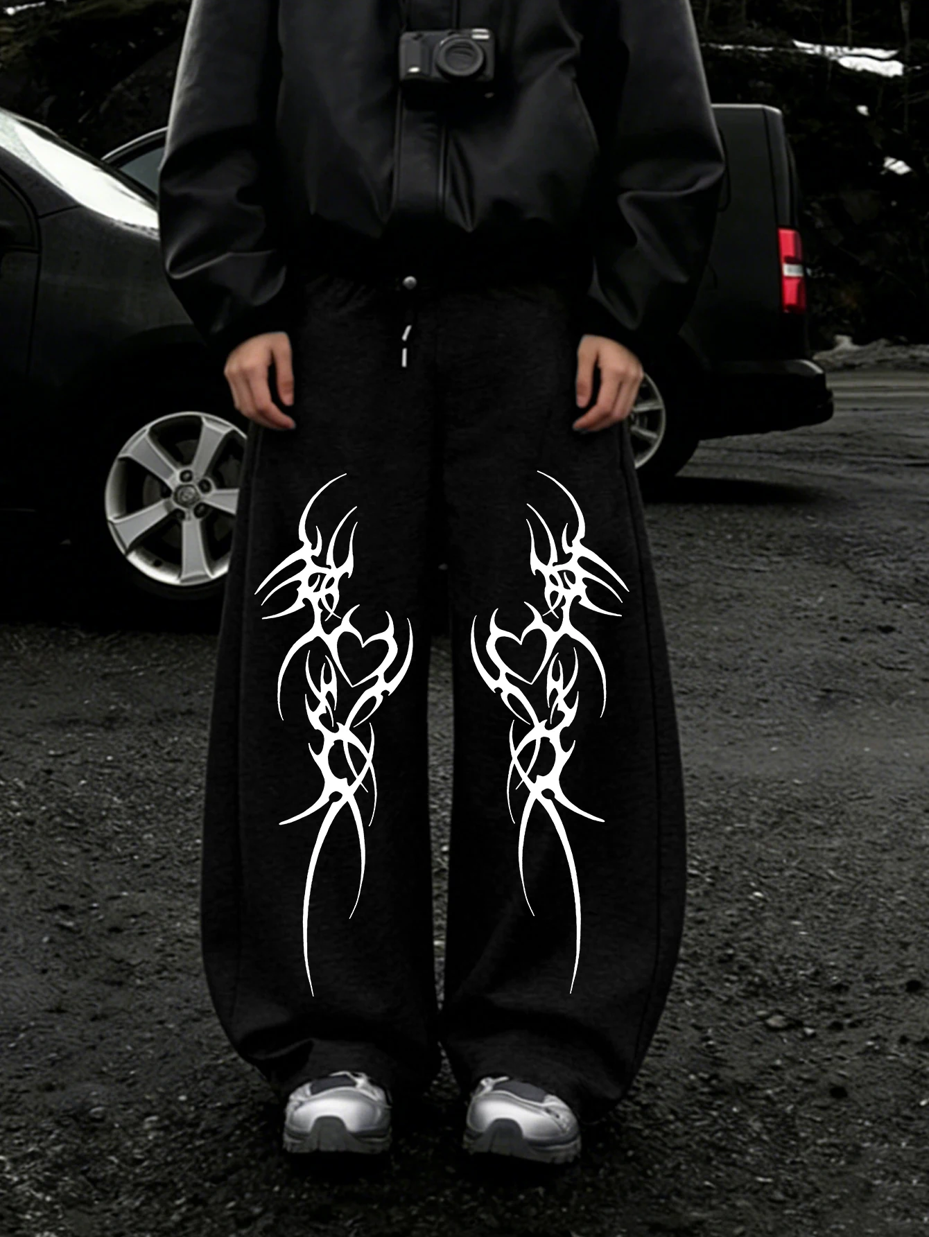 Men Y2K Dark Streetwear Sweatpants, Gothic Thorn Heart Symmetrical Double Side Print Drawstring Loose Wide Leg Jogger Pants