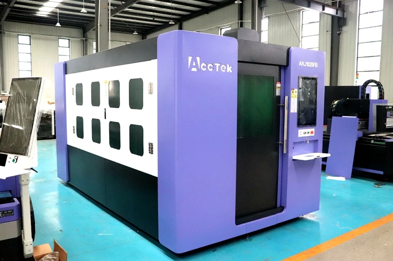 Small size 1*2m Raycus Laser 1500w 2000w 3000w Full Enclosure Fiber Laser Cutter CNC Laser Metal Cutting Machine