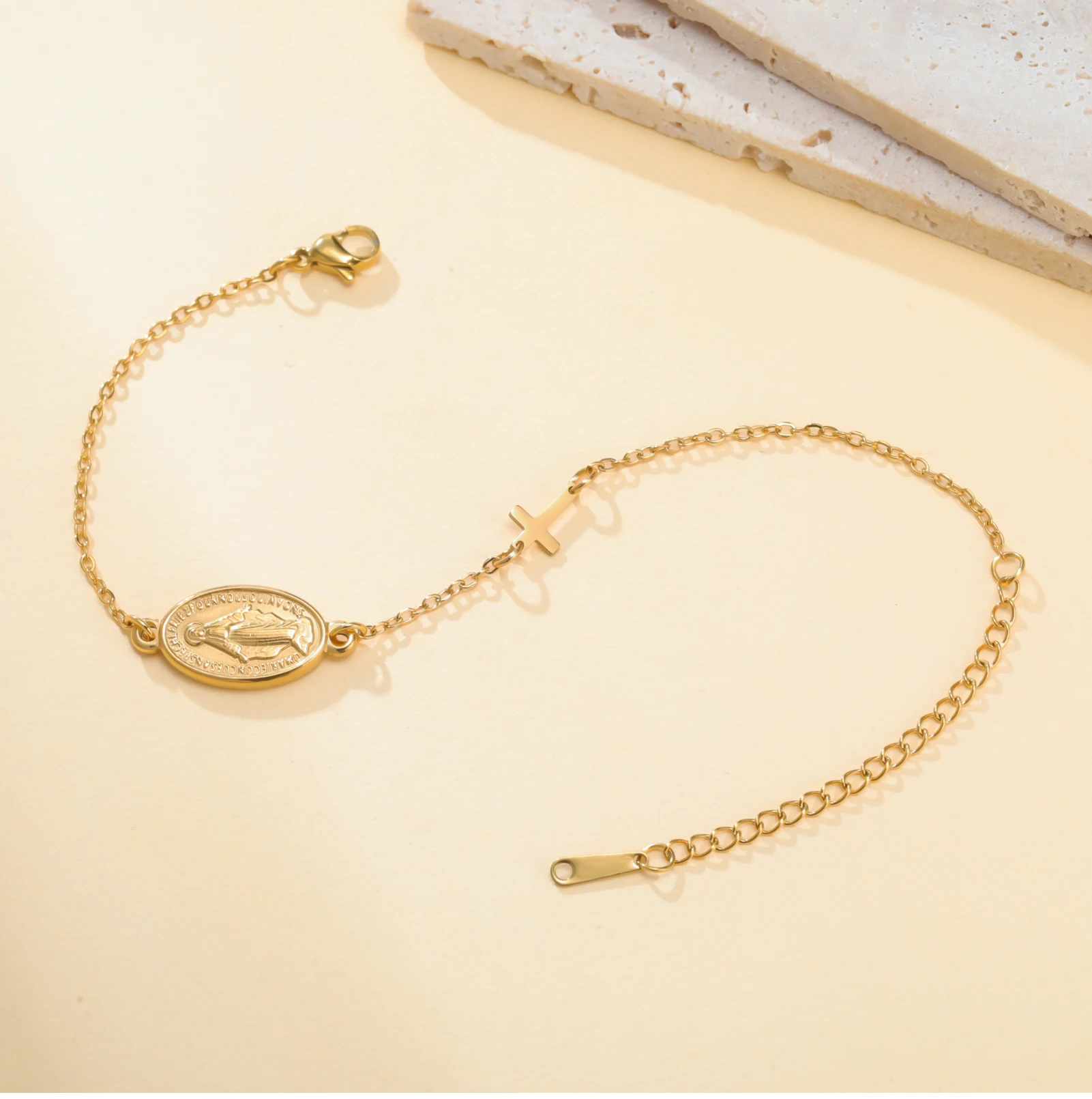 Doppellagiges Armband mit Kreuz und Jungfrau Maria für Damen, Edelstahl, zierliche Medaille, katholischer Schutzschmuck, verstellbar, Geschenk – Detail 11