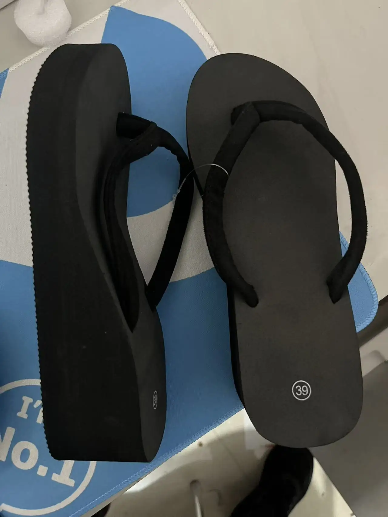 Sommer-Pantoffeln für Damen, Keilabsatz-Sandalen, Strand- und Hauspantoffeln, Flip-Flops mit Memory-Schaum, Damenschuhe – Detail 4