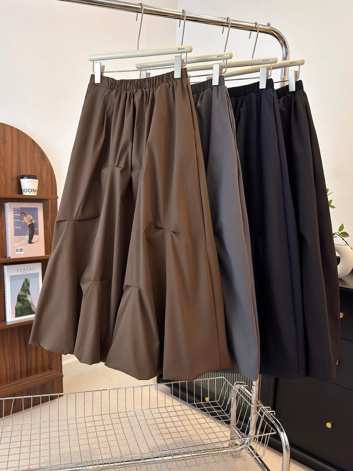 

Минималистичная кофейно-коричневая юбка в стиле ретро, женская весенняя нерегулярная эластичная юбка с высокой талией и рюшами, свободная офисная юбка-миди трапециевидной формы