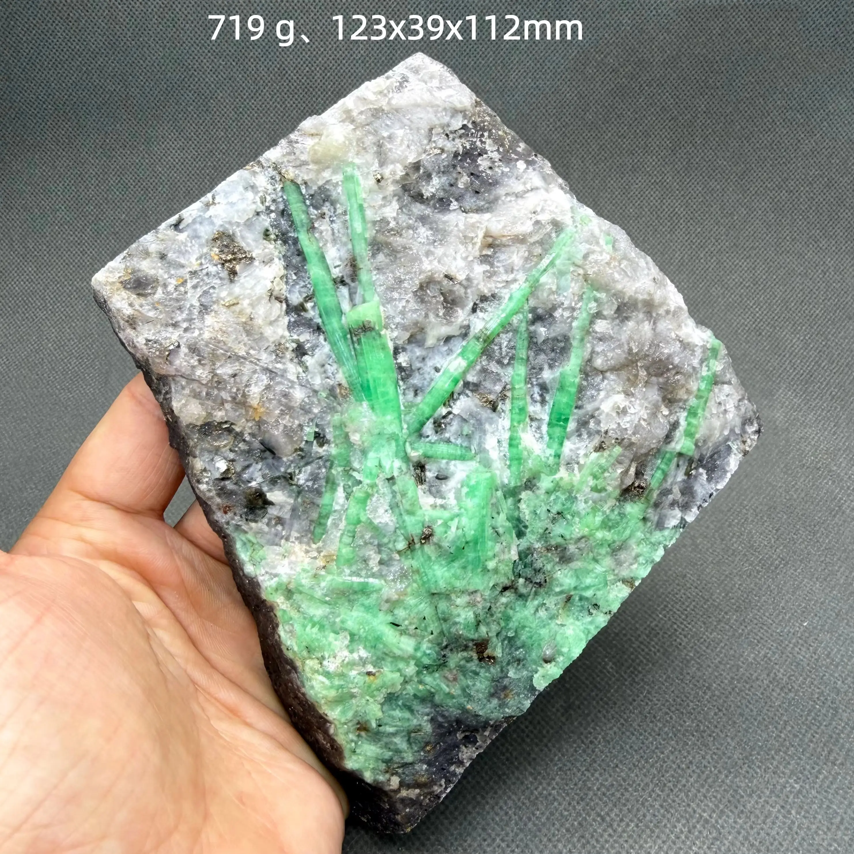 Natural Yunnan Emerald Crystal Green Beryl Mineral Specimen Rare China
