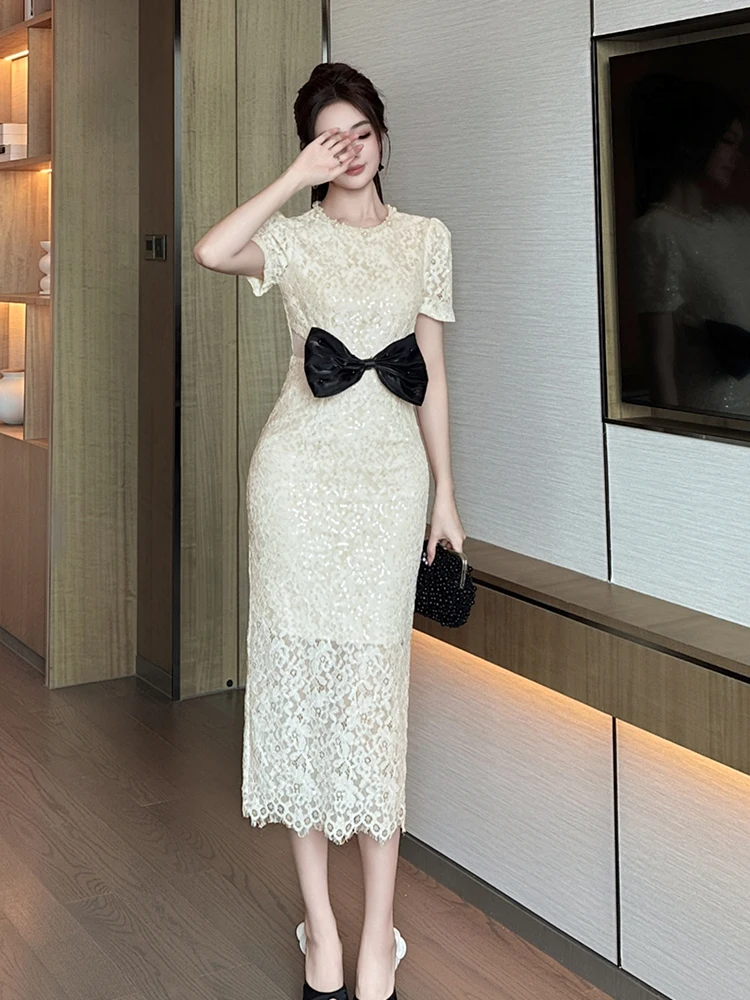 Robe longue en dentelle pour femmes, tempérament français, élégante, célébrité, perlée, col rond, manches courtes, taille haute, enveloppée dans les hanches, été