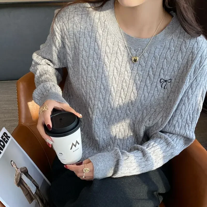 

Autumn Winter Long Sleeve Bow Embroidery Design Pullover 2025 Women O Neck Knitted Sweater New Style Twist Design Solid Tops