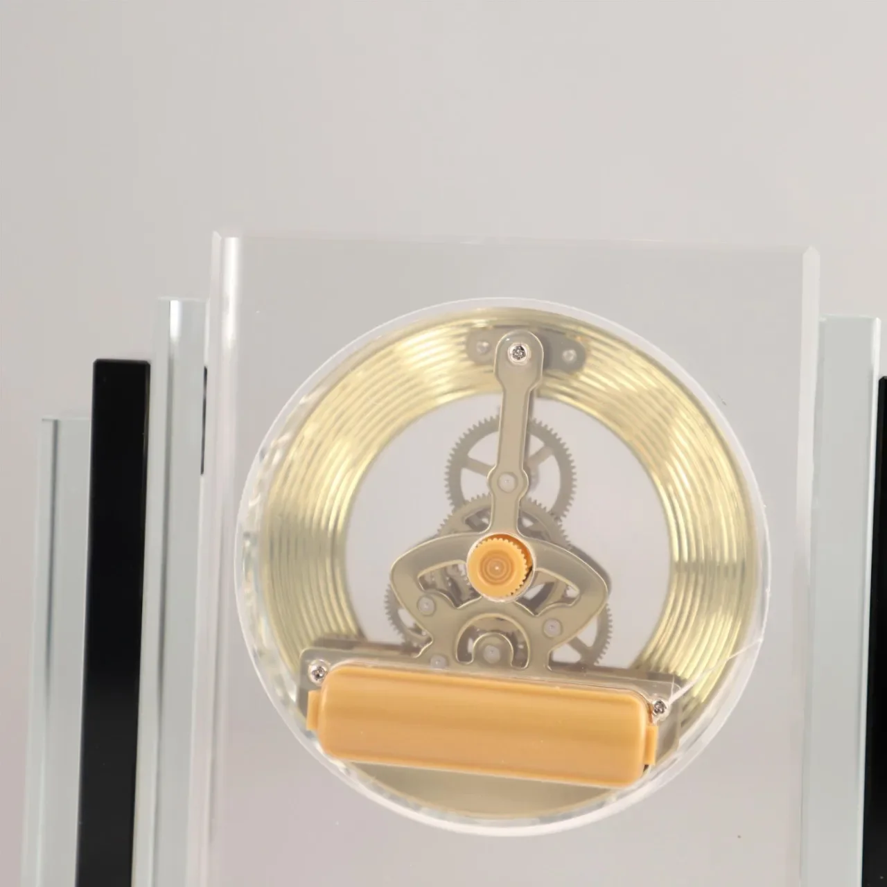 Orologio meccanico moderno e semplice in cristallo geometrico, orologio da tavolo, ornamento da tavolo, ingresso, mobile TV, decorazione della casa