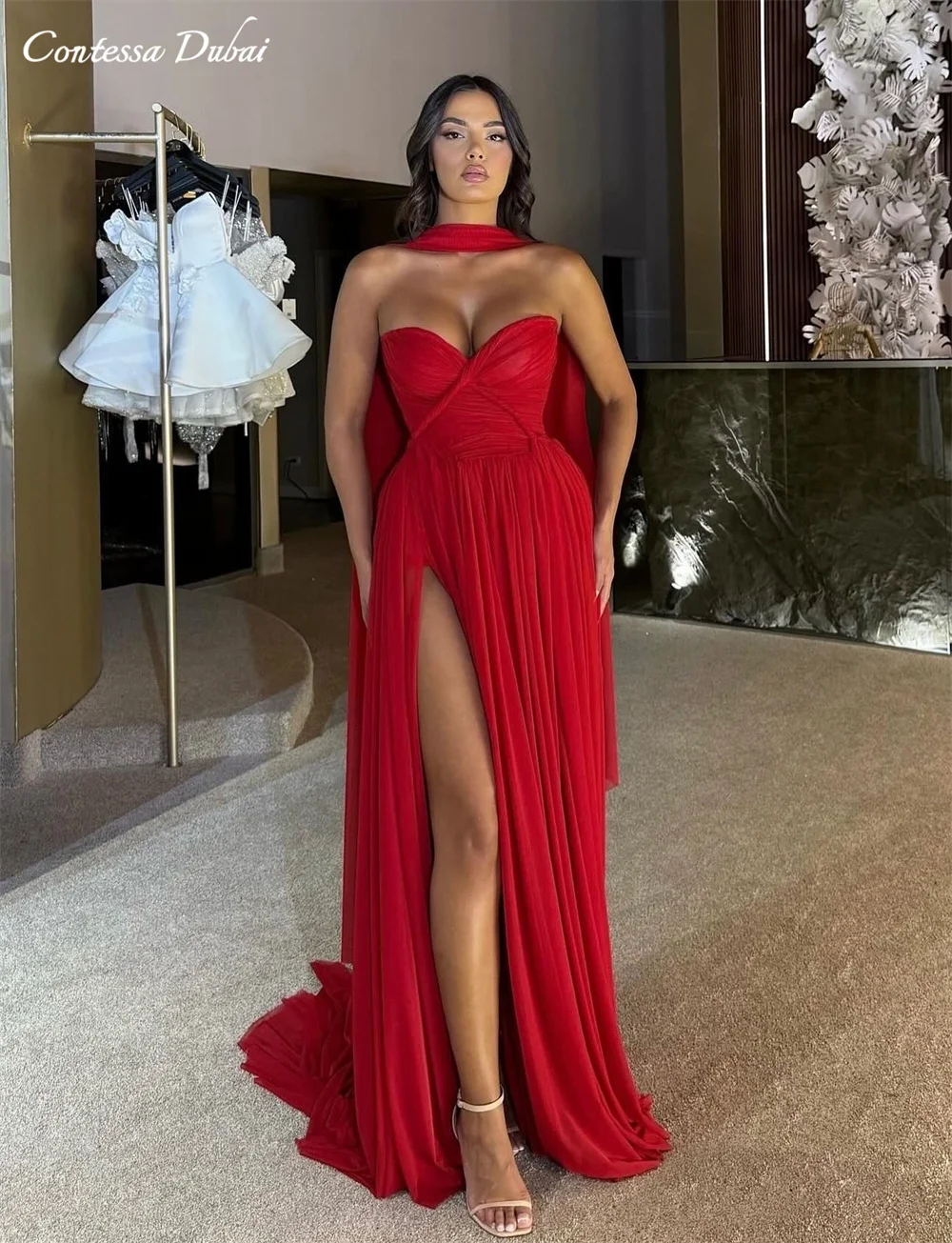Contessa Dubai Abito da ballo rosso personalizzato con spacco senza spalline con sciarpa in chiffon Vestido de noche Gonna a pieghe Abito da sera formale