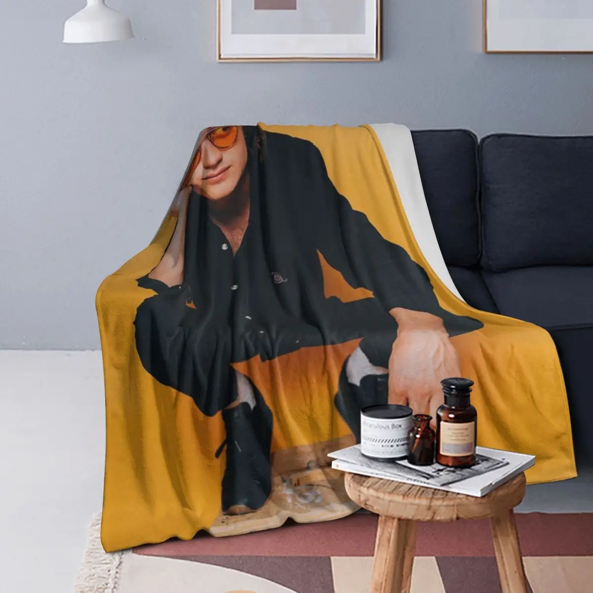 

Joe Keery Actor Blanket Soft Warm Flannel Throw Blanket Bedspread for Bed Living room Picnic Travel Home Sofa