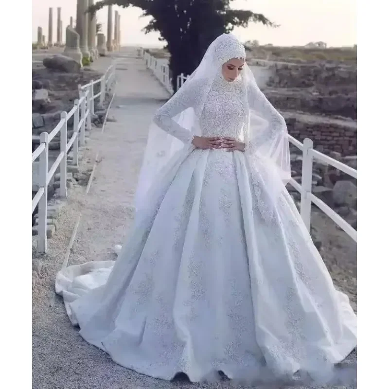 Maßgeschneiderte Spitze Ballkleid Muslim Brautkleider Stehkragen Langarm Brautkleider Sweep Zug Plus Size Saudi Arabisch