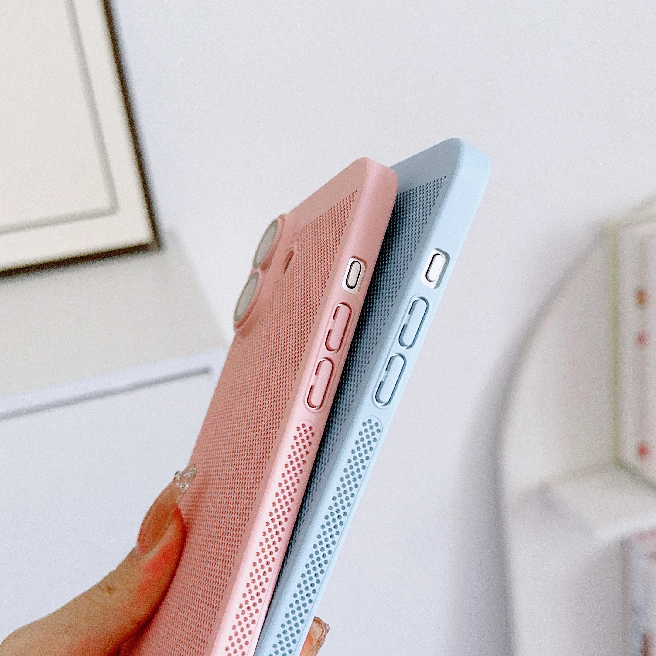 حافظة هاتف شبكية قابلة للتنفس لهاتف آيفون 16 15 14 13 12 Mini 11 Pro XR X XS Max 8 7 Plus غطاء ممتص للصدمات لتبديد الحرارة