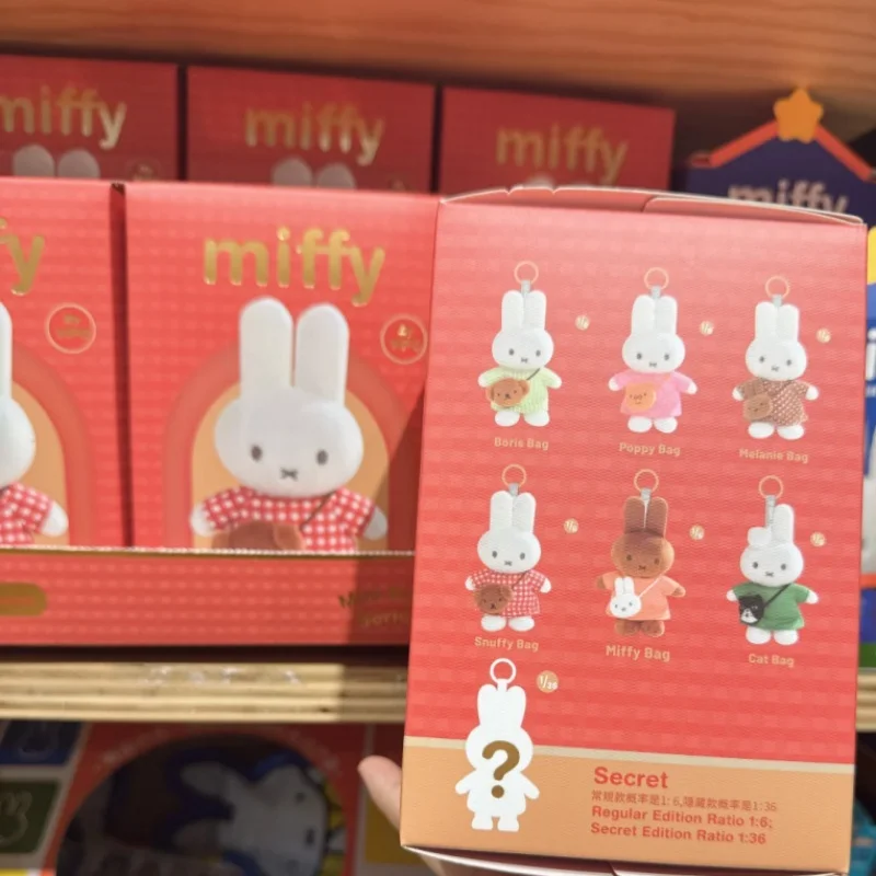 Nouvelle série de voyage Miffy Rabbit originale, pendentif tendance, boîte à surprise, décoration de sac à dos, ornement, collection de jouets de bureau, cadeau pour enfants