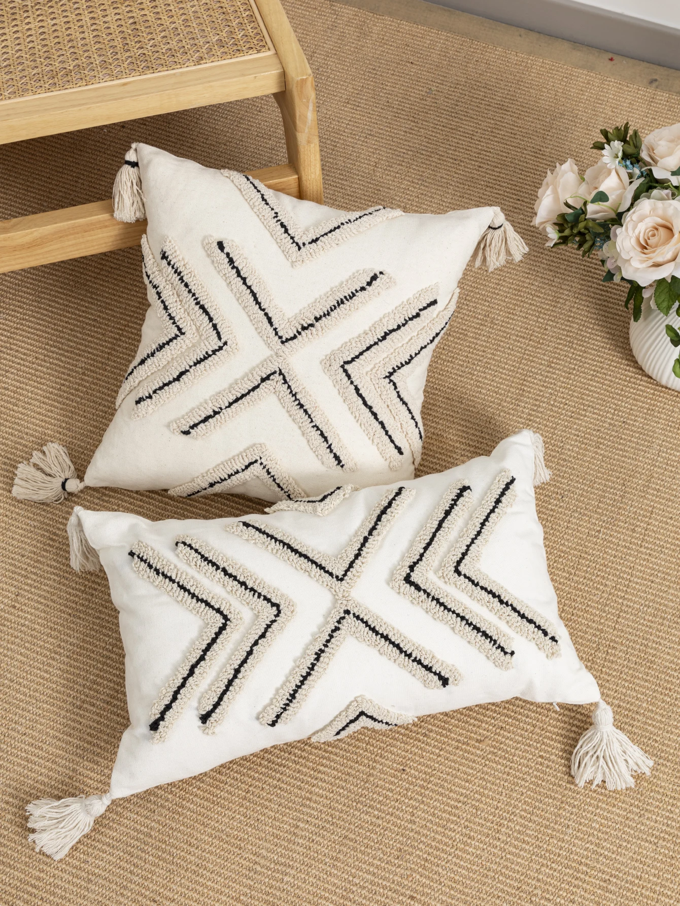 

1pc Geometric Line Pattern Nordic Style Cotton Sail Material Four Corner Tassel Pillow Set Bedroom Living Room