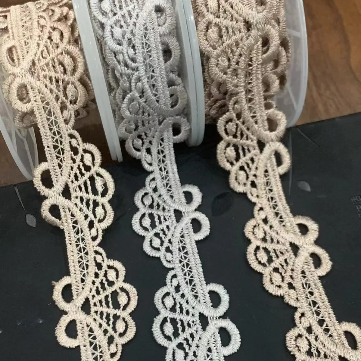 vendita all'ingrosso accessori in pizzo largo 3,2 cm, accessori in pizzo solubile in acqua, accessori di abbigliamento, tende, decorazione gonna