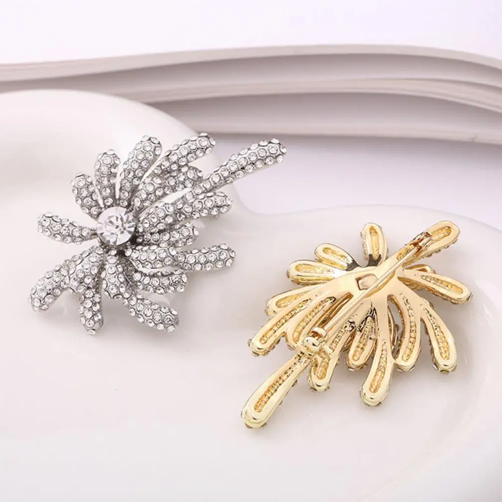 

Wear-resistant Brooch Pin Women Brooch Rhinestone Inlay Lapel Pin Sparkling Irregular Shape Scarf Badge Non-slip for Clothing