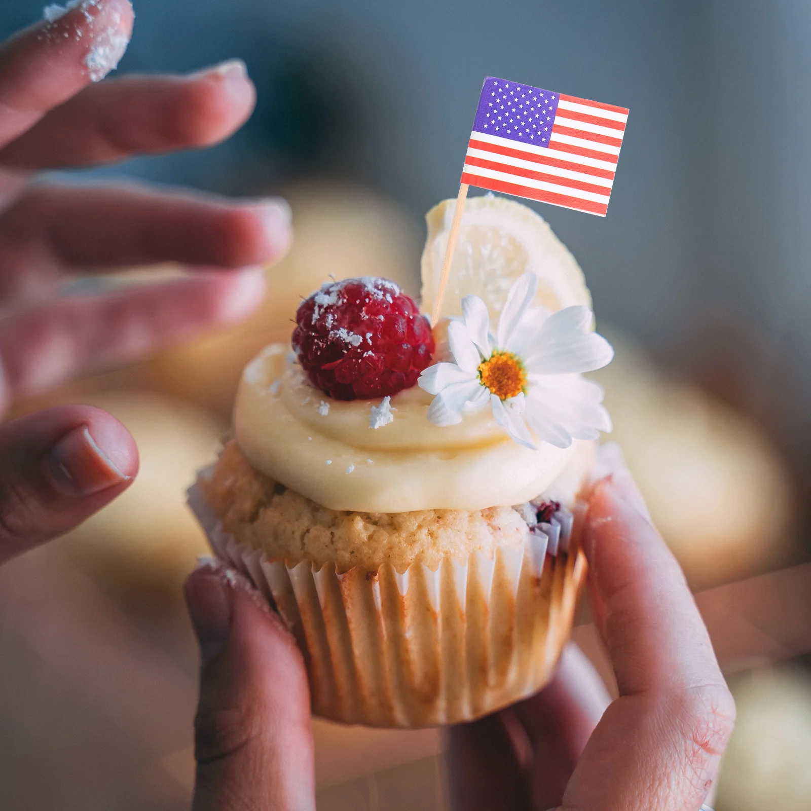 

200Pcs US Flag Cake Flags Paper Cupcake Toppers American Decoration Fruits Potted Plants Toothpicks Party Bar Tools Decorations
