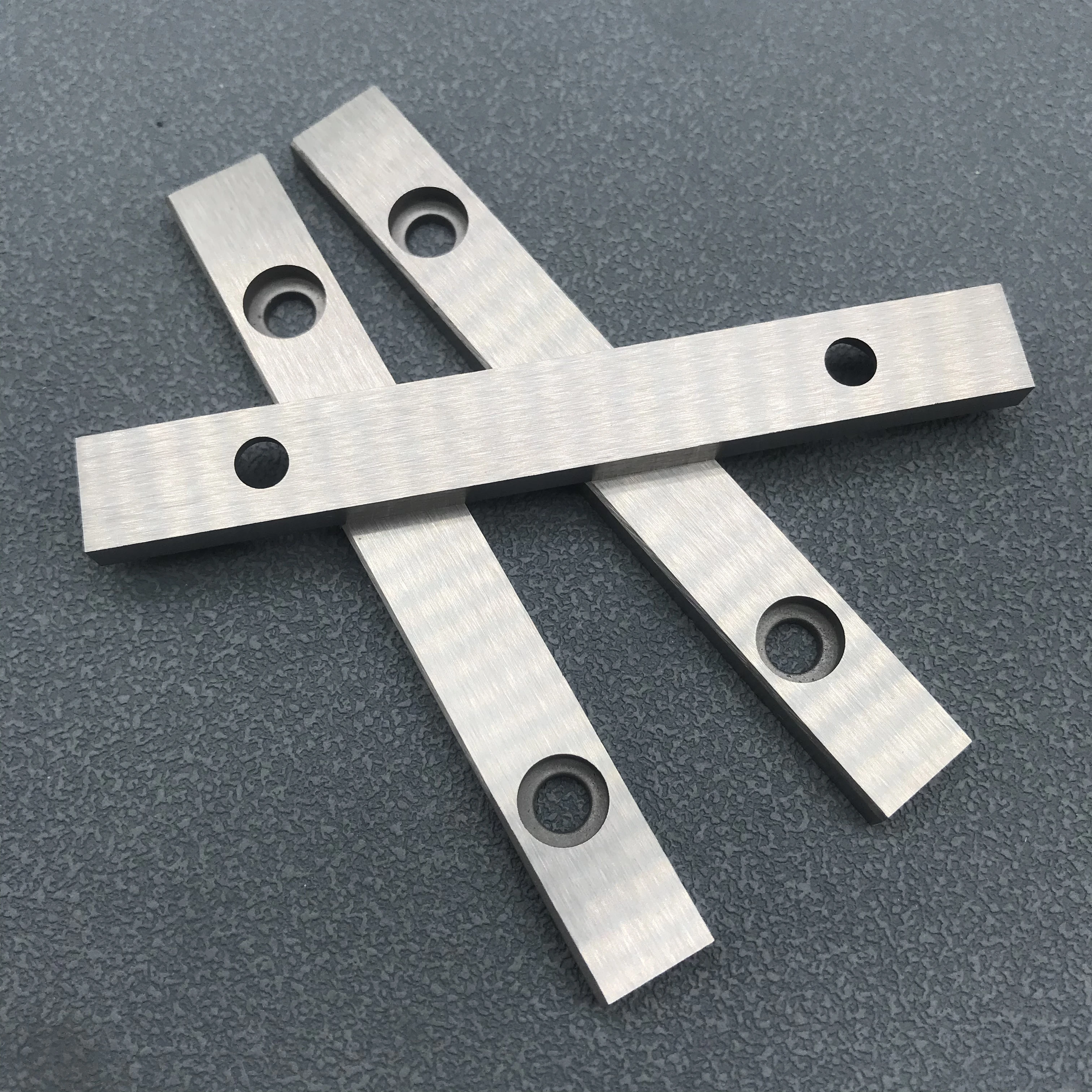 

Cowee - Tungsten Carbide Wood Cutting Strip YG8 Carbide Cutter Durable Customized Strip with Holes