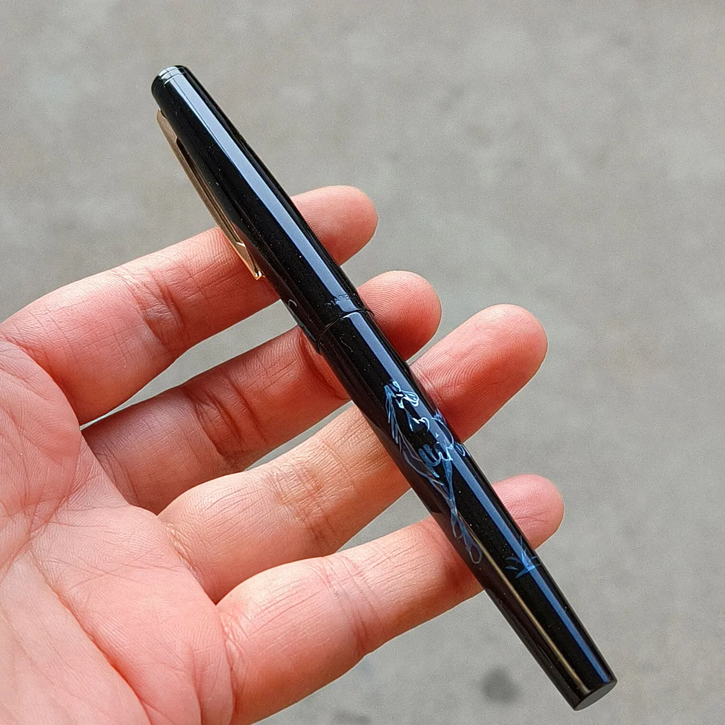 

Vintage HERO 343 Fountain Pen Classic Nostalgic Printed Horse Pattern 1990s Stock Rare Collectible Writing Instrument