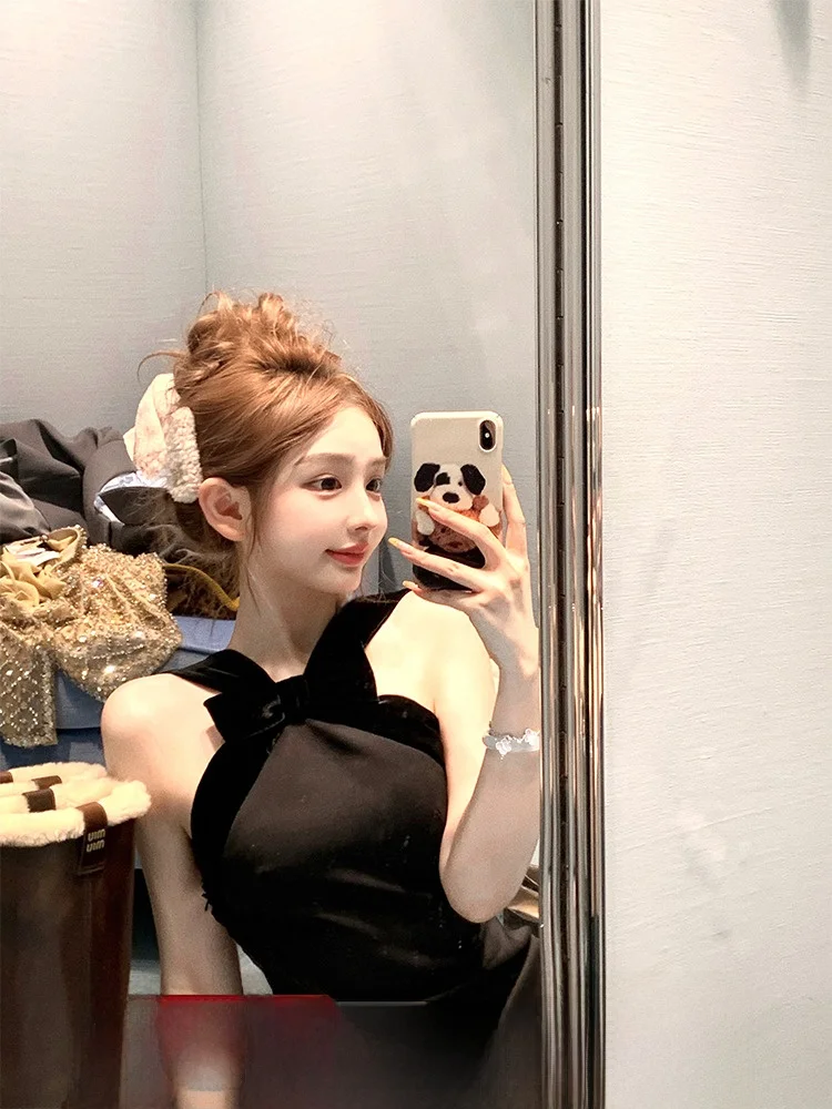 فستان أسود من سلسلة DOGGYQIN Miu بتصميم رقبة معلقة وربطة فيونكة وظهر على شكل حرف U وتنورة قصيرة للنساء، مناسب للخريف والشتاء ...