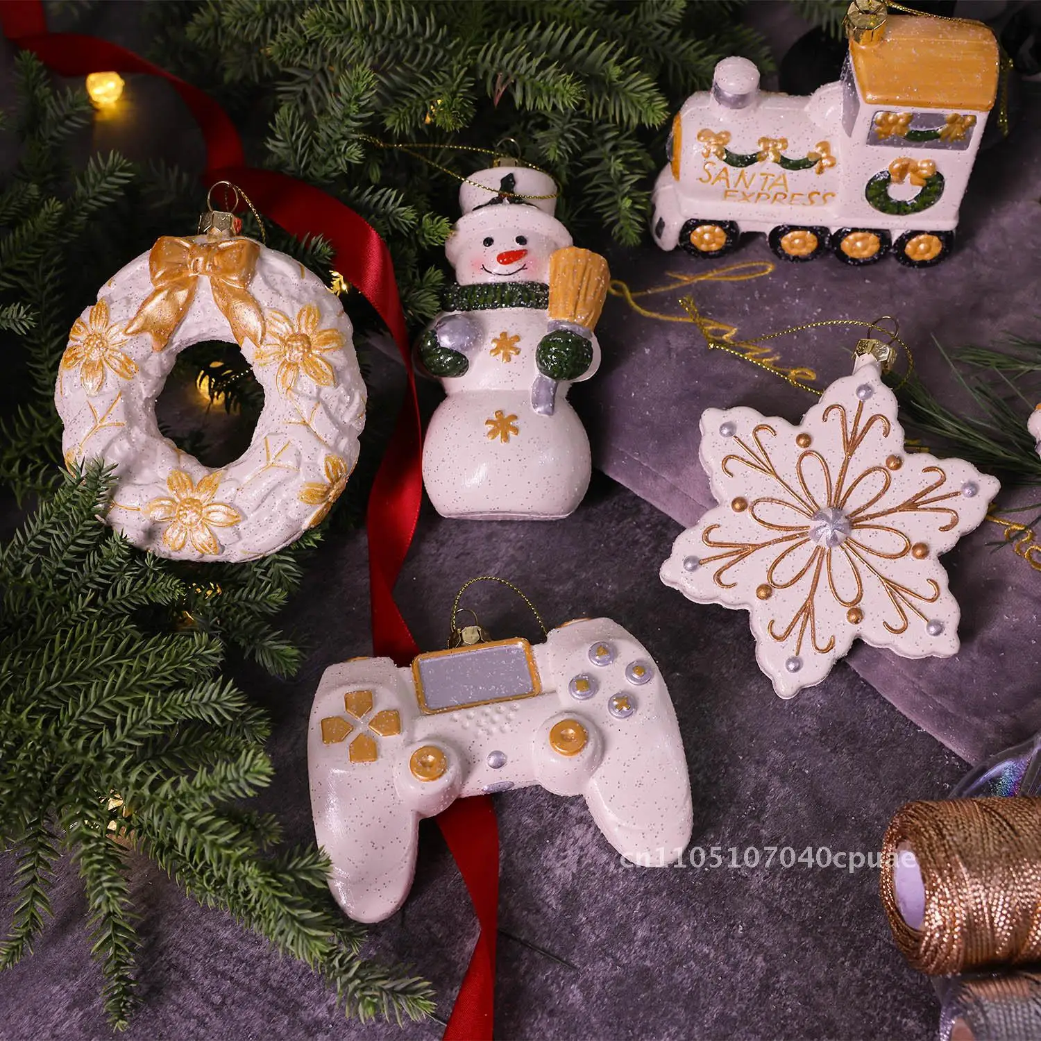 

Christmas gift Christmas decorations small train pendant white Christmas tree decoration Christmas snowflake pendant