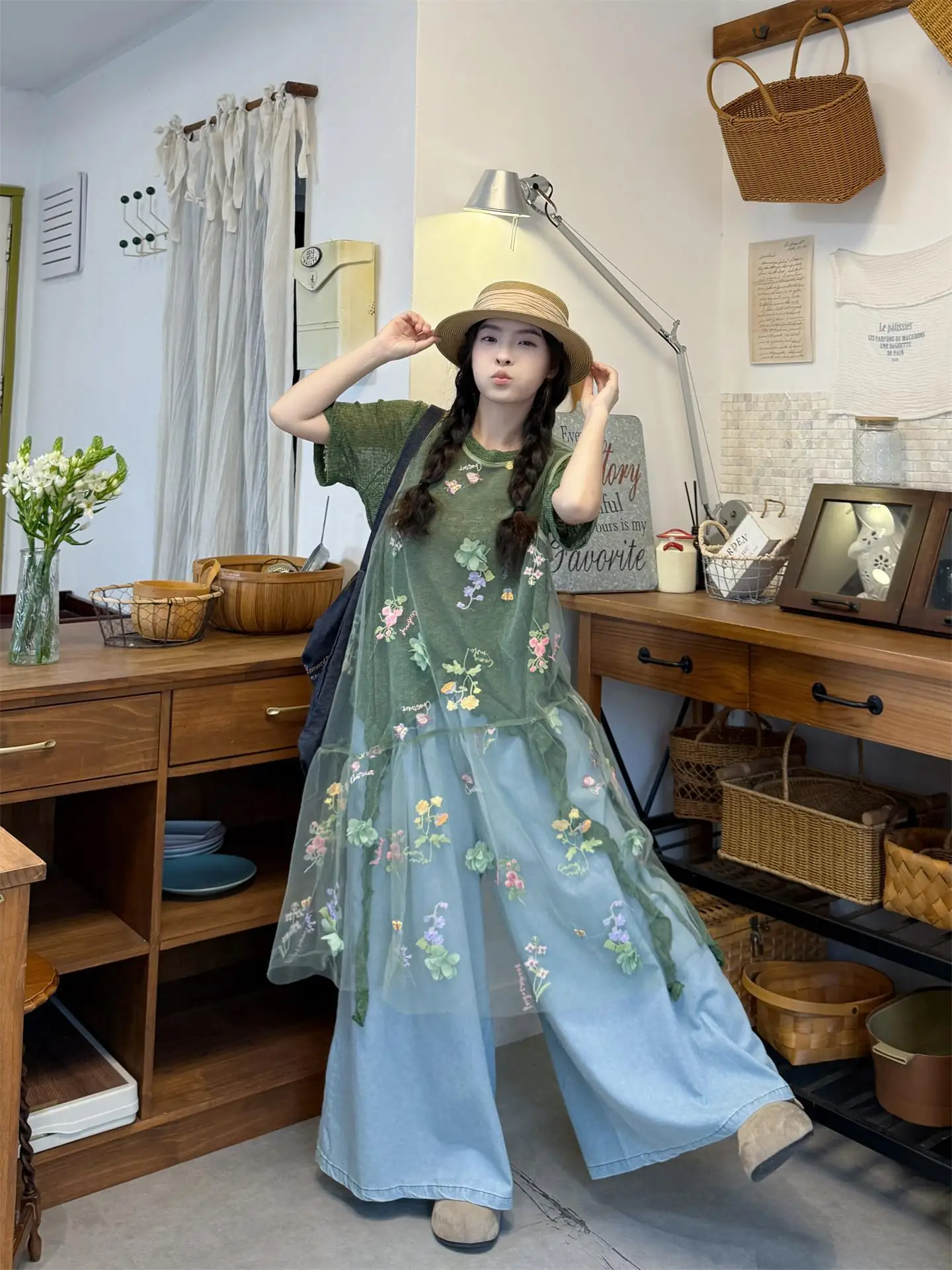 

Fashionable Layering Set Women's Summer 2026 New Base T-Shirt 3D Flower Vest Skirt Pants Three-Piece Set Casual Commute Style