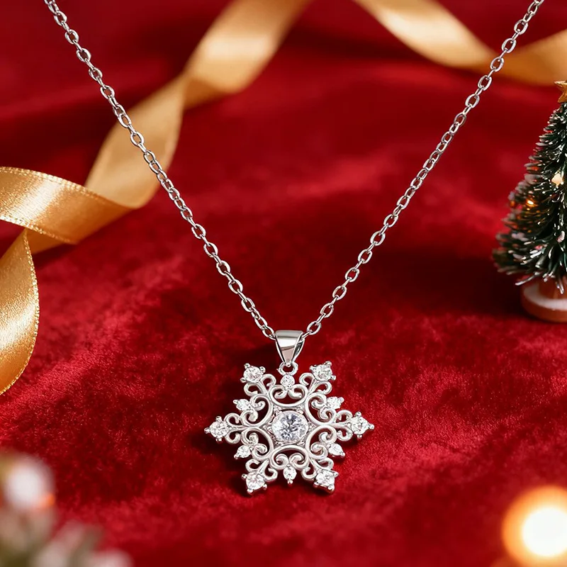 European and American Design, Textured Snowflake Necklace, Women's Palace Style, High-end Christmas Exquisite New Accessories