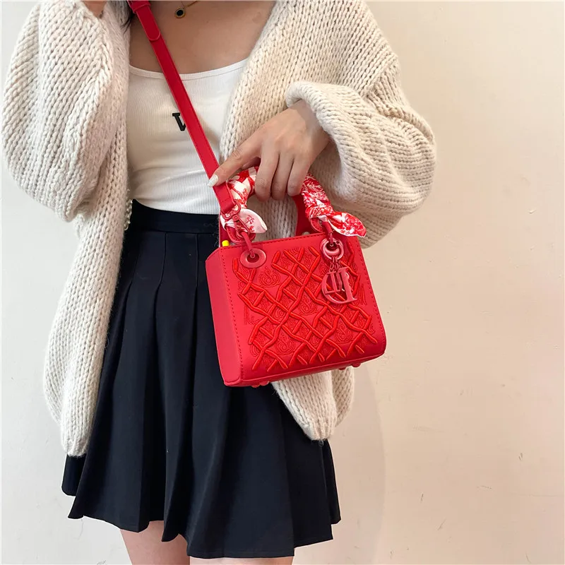 

High-End Leather Clutch Purse - Vintage-Inspired Crossbody Bag With Letter Logo, Chic Minimalist Evening Shoulder Handbag