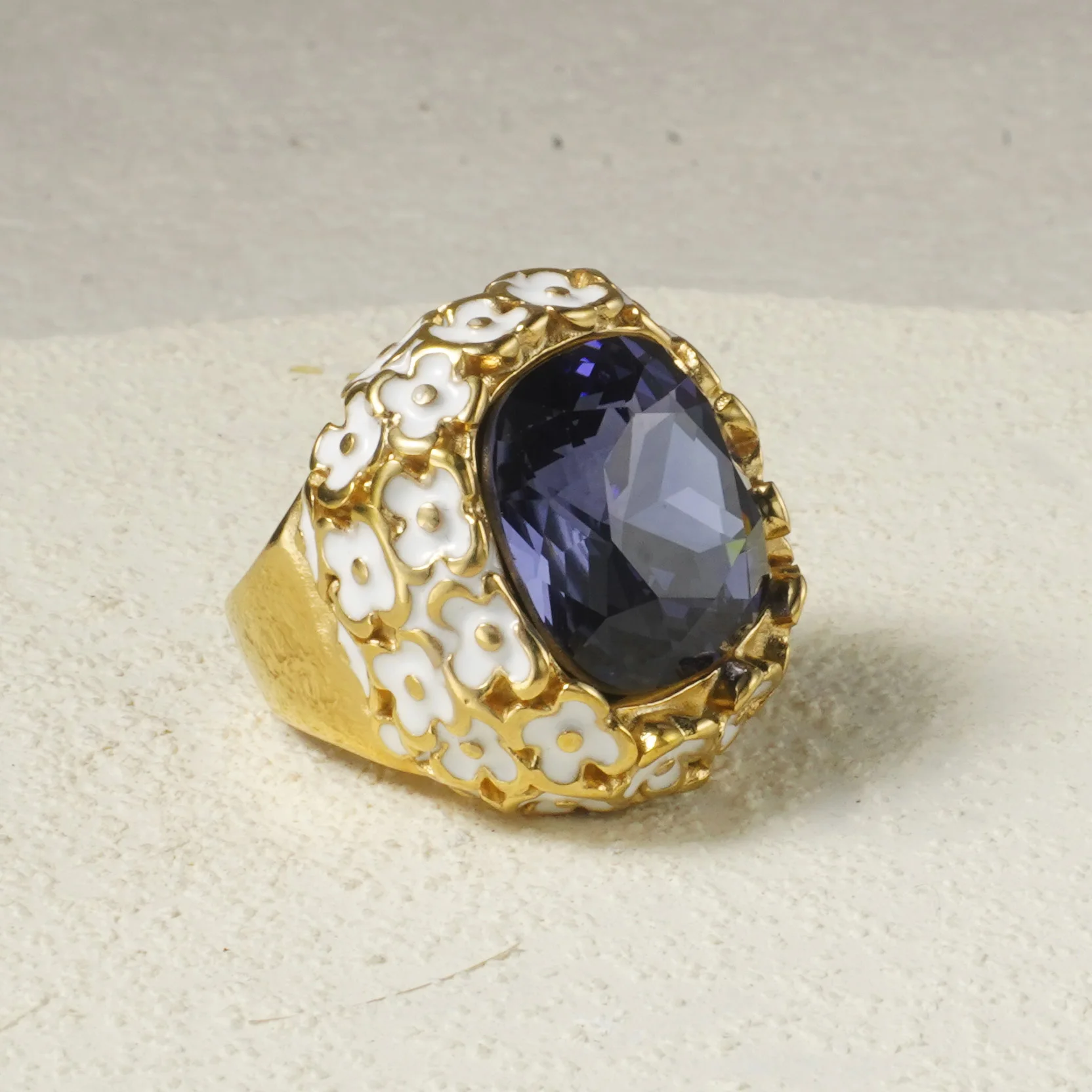 Zweifarbige Option Simulierter Smaragd Amethyst Halo-Ring Vergoldeter Edelstahl Klobiger Retro-Fingerschmuck – Detail 3