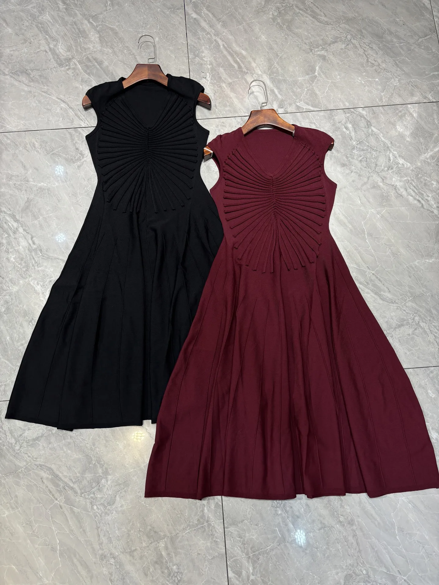 

2026 Spring Women Pleated Midi Robe V-Neck Short Sleeve High Waist Solid Color Fashion Ladies Knitted Dress