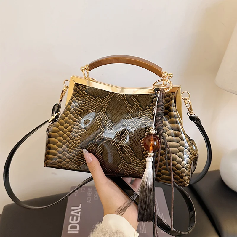 

Золотой вечерний клатч для женщин, винно-красный свадебный кошелек, сумки на плечо с цепочкой, маленькая сумочка со змеиным узором, брендовая сумка через плечо