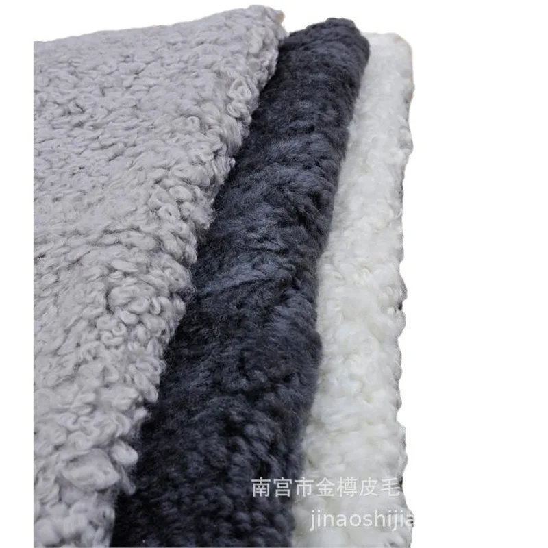 

Australian wool, leather sofa, carpet, whole sheet, bay window, living room, bedroom
