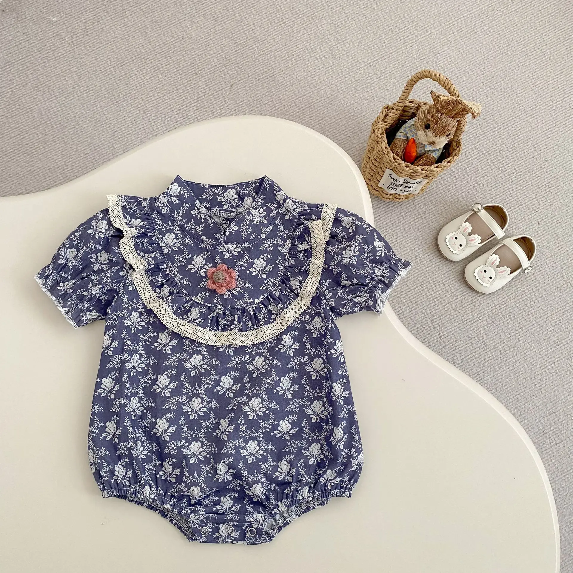 

Новая летняя одежда для малышей 0-3 лет, модный и изысканный комбинезон с треугольными рукавами и цветочным узором для маленьких девочек