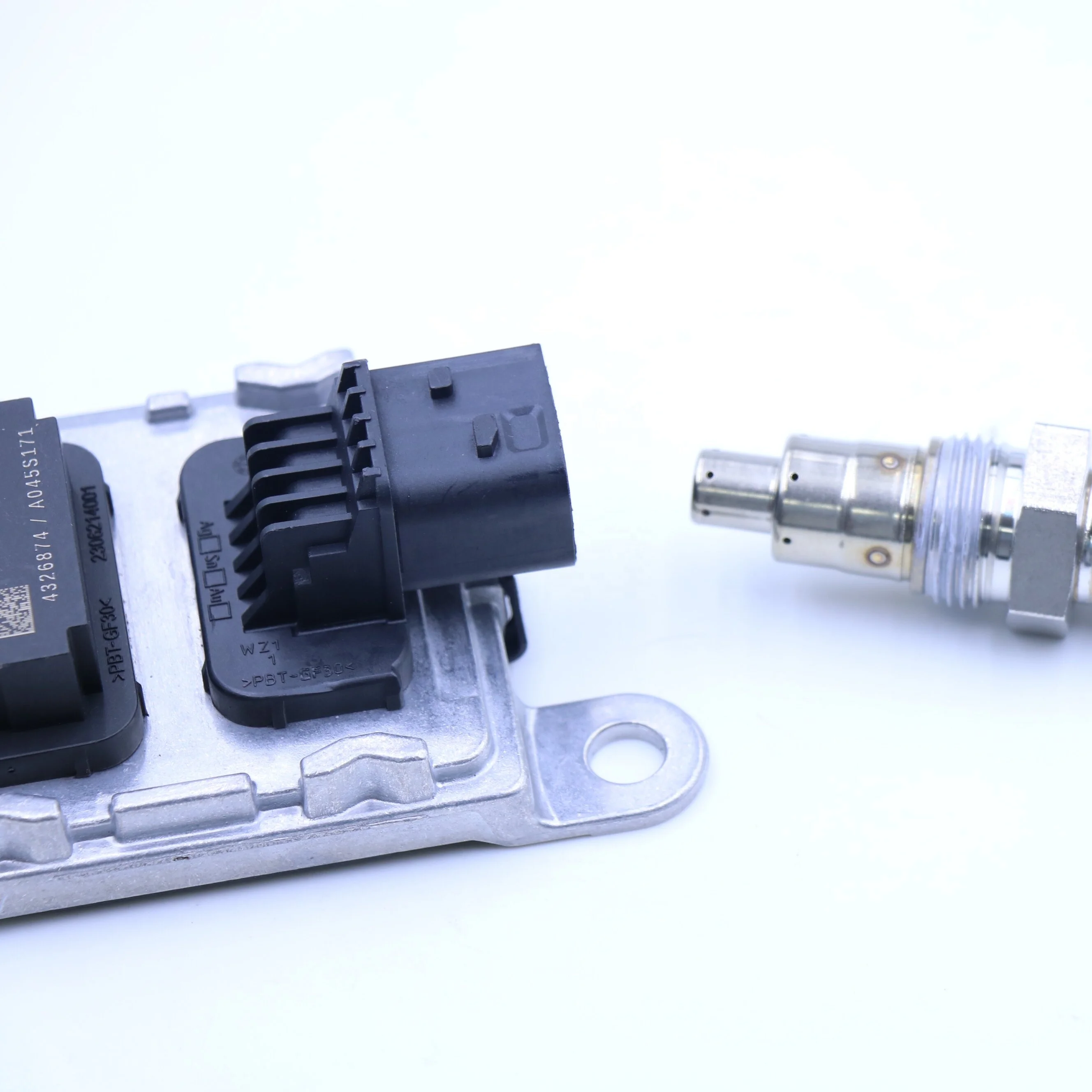 New Condition Nitrogen Oxide (NOx) Sensor 5WK96741A For Cummins 28729846 4326874