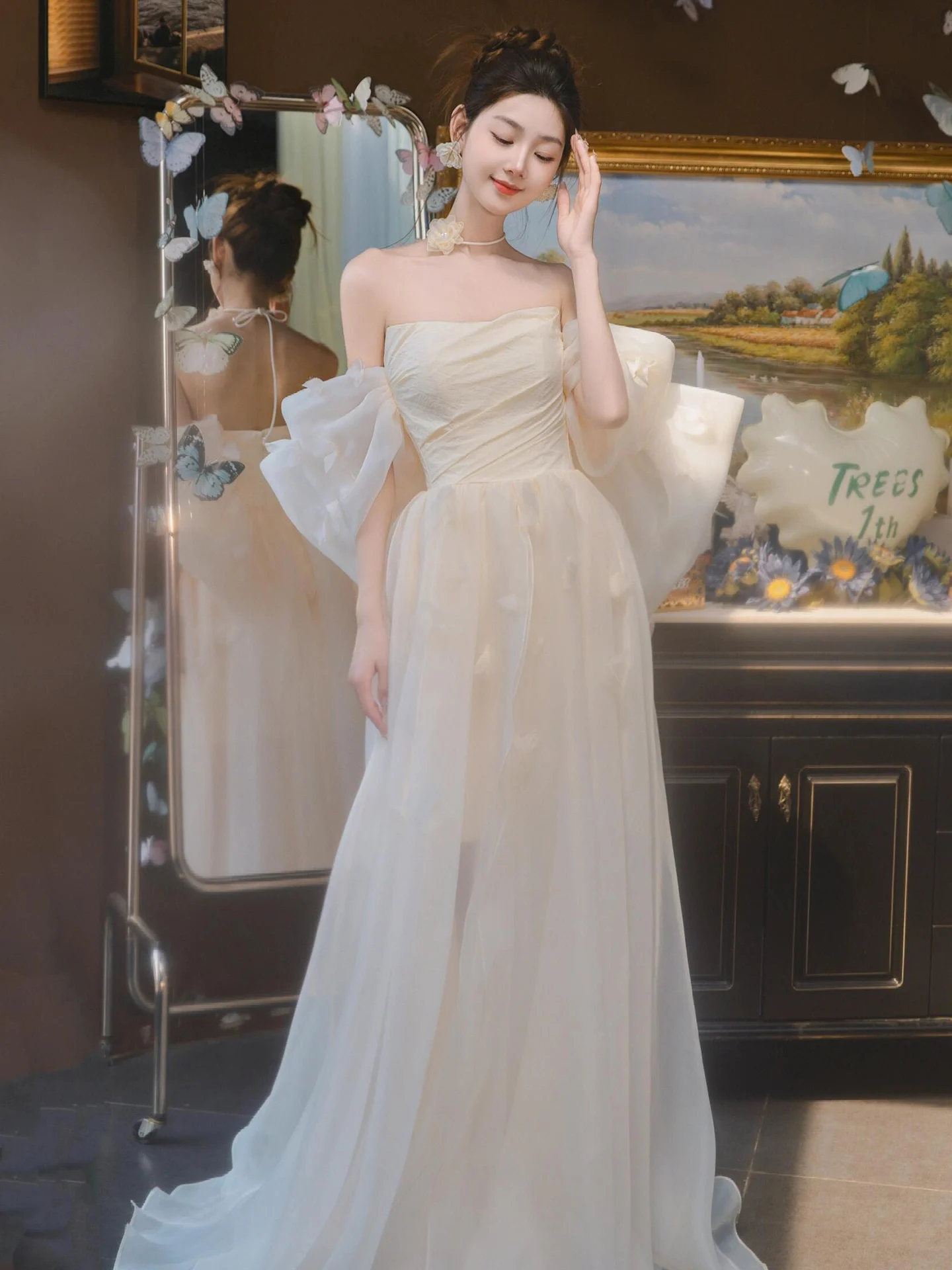 

Elegant Morning Robe Bridal Gown with Strapless Design for Engagement Parties Ultra-Fairy Tale like Feel Long A-Line Skirt