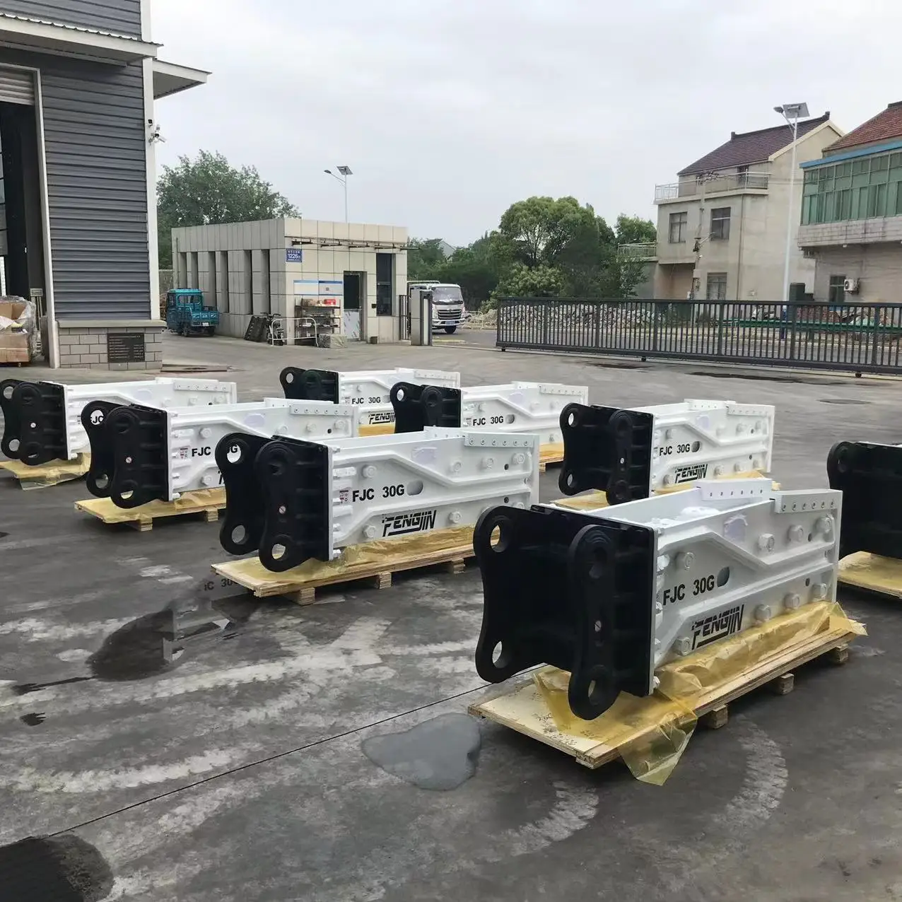 An Essential High-Impact Hydraulic Breaker for Modern Construction, Demolition, and Mining Operations Worldwide HB30G