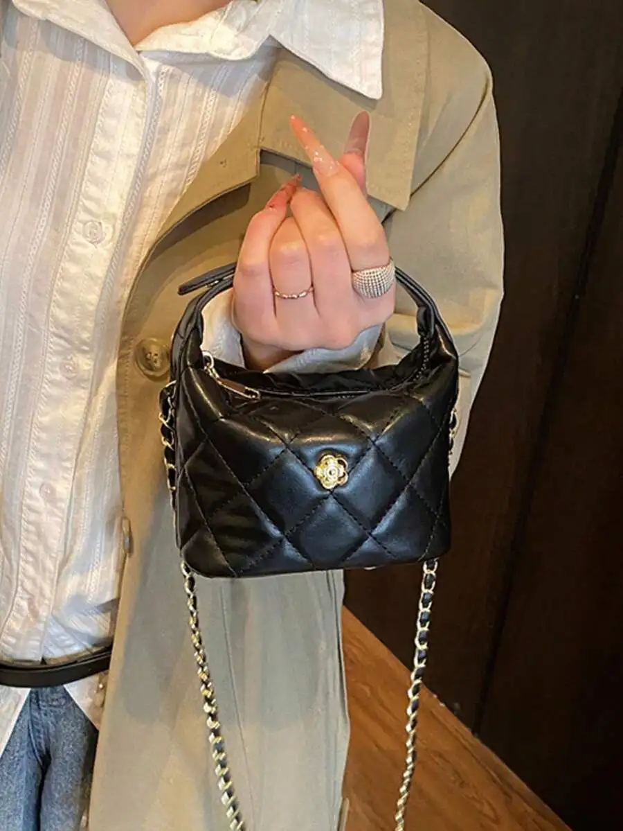 

Minimalist Fashionable High-Quality Handheld Lunch Box Bag, Quilted Embroidery, Metal Hardware Decor, Adjustable Strap Crossbody Bag For Women