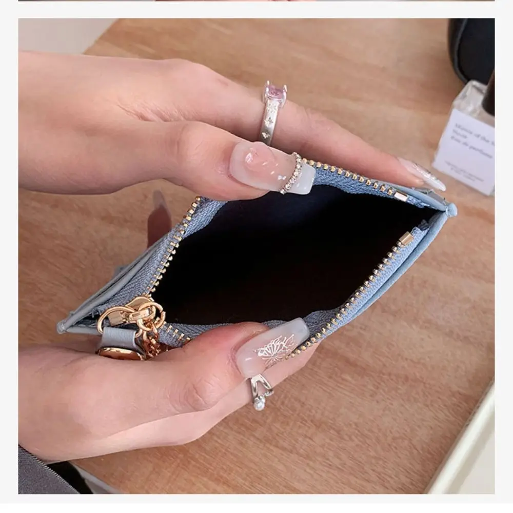 حامل بطاقات صغير أنيق من جلد البولي يوريثان، محفظة عملات معدنية رفيعة مع حافظة بطاقات سلسلة مفاتيح للنساء