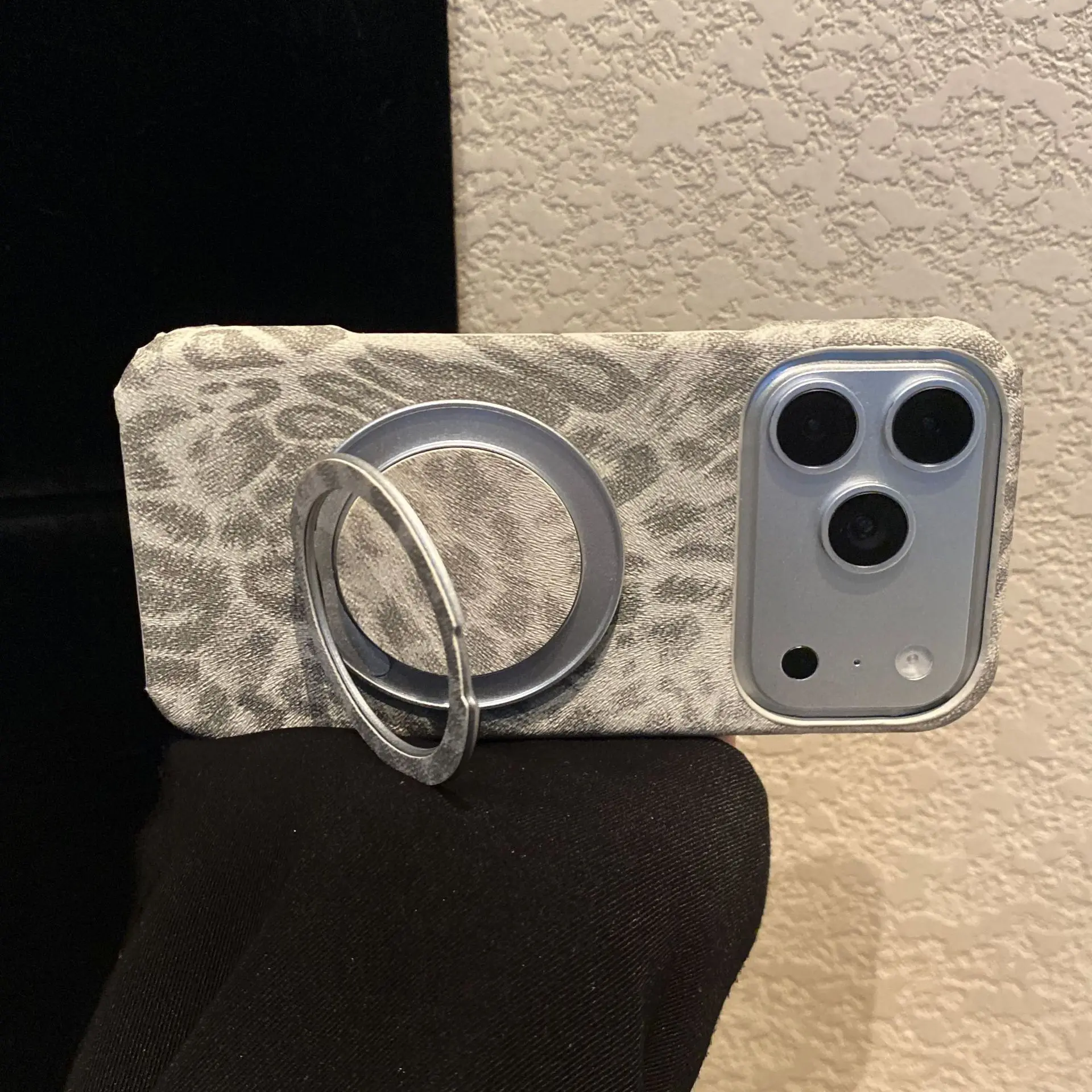 Snake Pattern Is Suitable for iPhone 17 Promax Phone Case 16Pro Rotating Bracket 15 Minimalist 14 13 Anti Fall Protection Cover